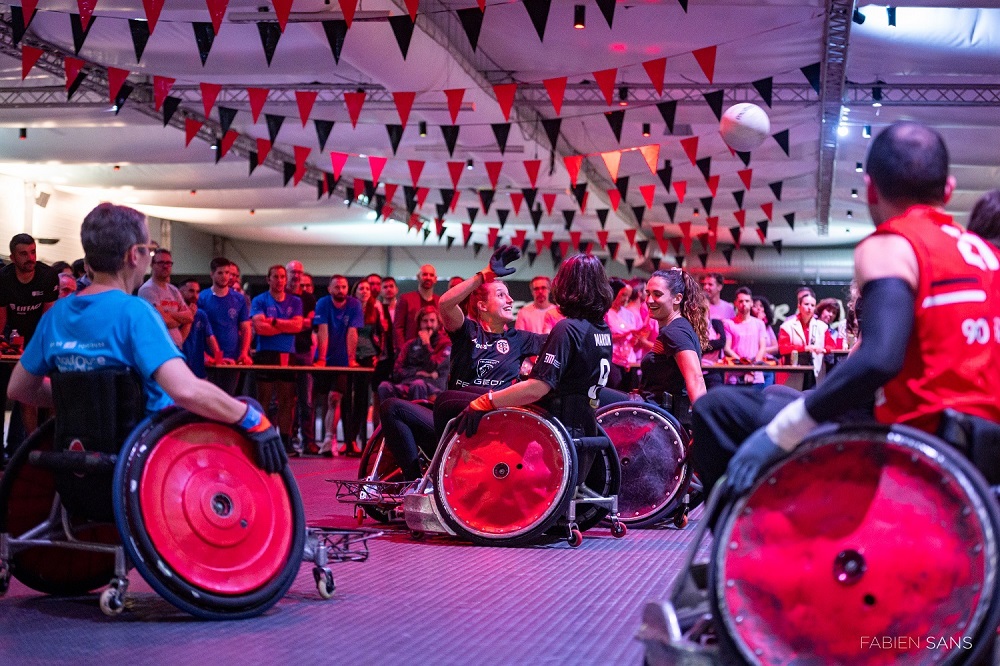 RSE  Retour à la liste Mercredi 14 novembre dernier, la finale de la septième édition de l'ADAPTA'CUP, tournoi inter-entreprises de rugby fauteuil, a eu lieu au Pavillon des Ponts Jumeaux autour d'une soirée sportive et solidaire.