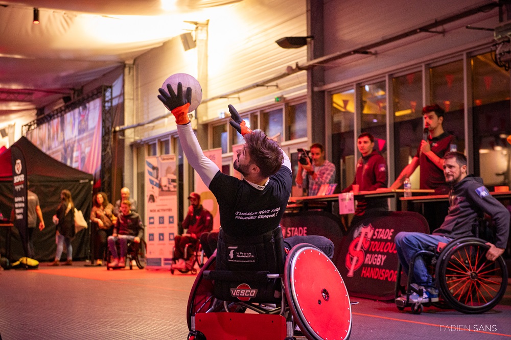 RSE  Retour à la liste Mercredi 14 novembre dernier, la finale de la septième édition de l'ADAPTA'CUP, tournoi inter-entreprises de rugby fauteuil, a eu lieu au Pavillon des Ponts Jumeaux autour d'une soirée sportive et solidaire.