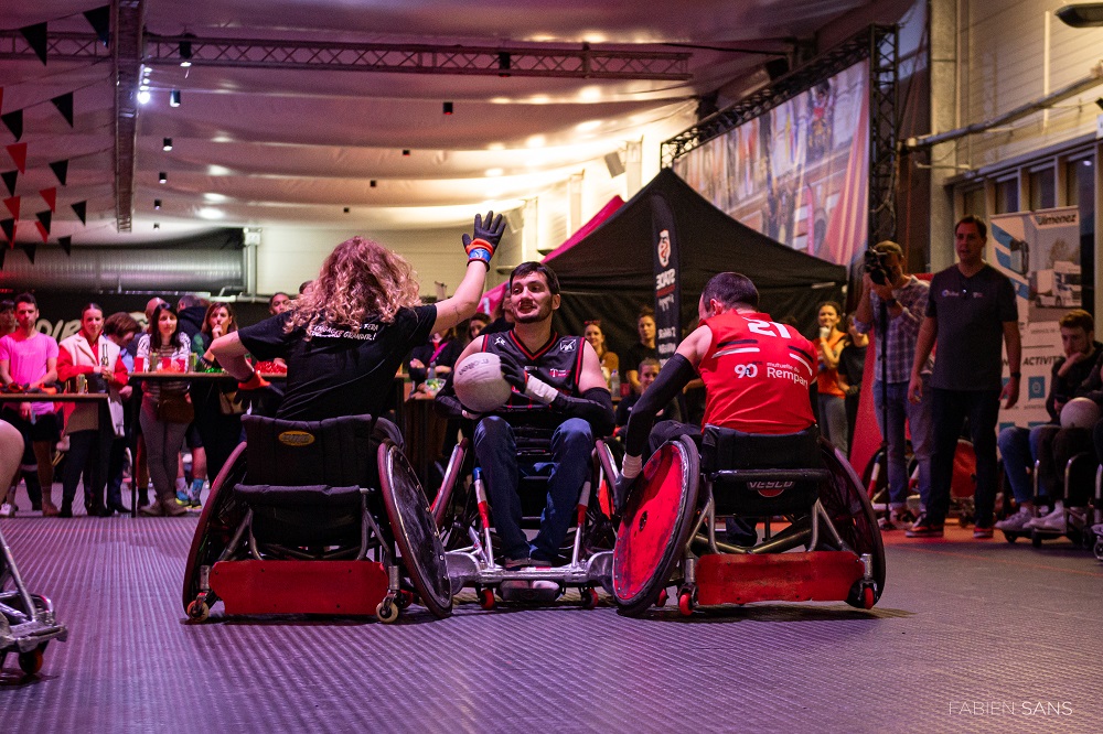 RSE  Retour à la liste Mercredi 14 novembre dernier, la finale de la septième édition de l'ADAPTA'CUP, tournoi inter-entreprises de rugby fauteuil, a eu lieu au Pavillon des Ponts Jumeaux autour d'une soirée sportive et solidaire.