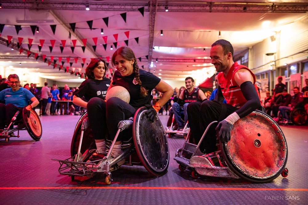 RSE  Retour à la liste Mercredi 14 novembre dernier, la finale de la septième édition de l'ADAPTA'CUP, tournoi inter-entreprises de rugby fauteuil, a eu lieu au Pavillon des Ponts Jumeaux autour d'une soirée sportive et solidaire.