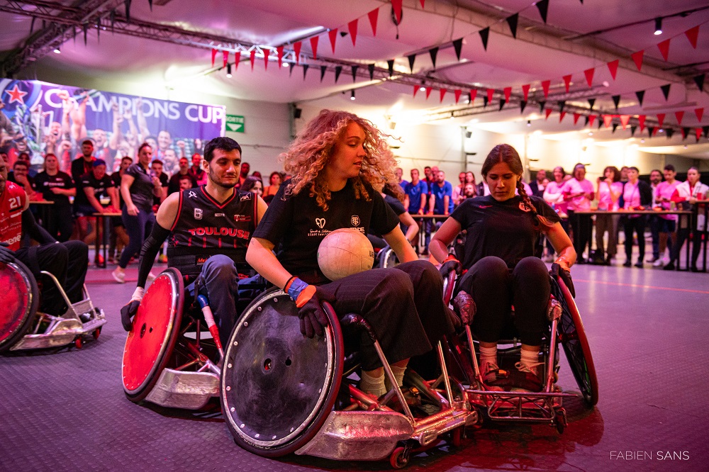 RSE  Retour à la liste Mercredi 14 novembre dernier, la finale de la septième édition de l'ADAPTA'CUP, tournoi inter-entreprises de rugby fauteuil, a eu lieu au Pavillon des Ponts Jumeaux autour d'une soirée sportive et solidaire.