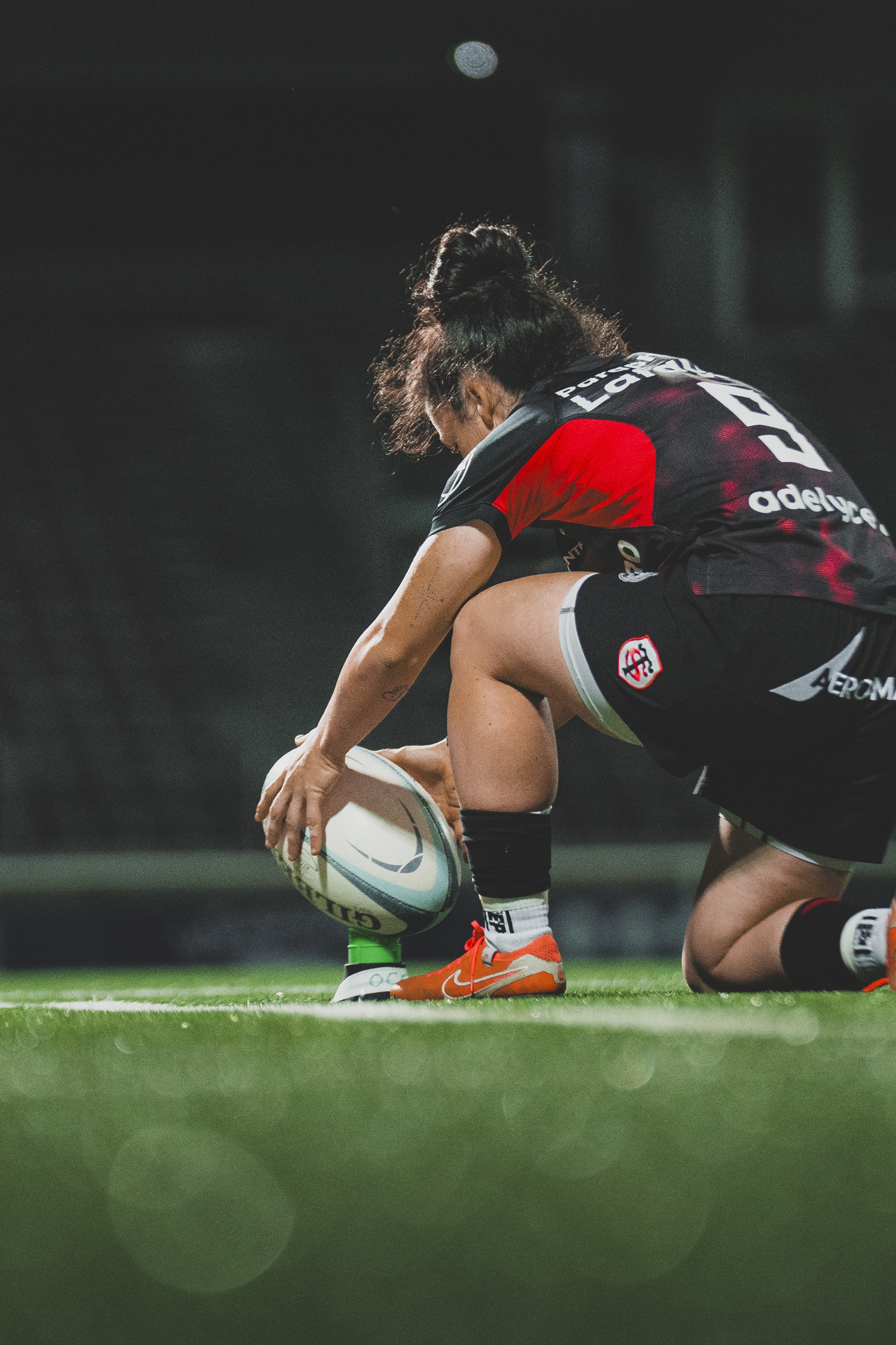 Océane Bordes qui tape une pénalité 
