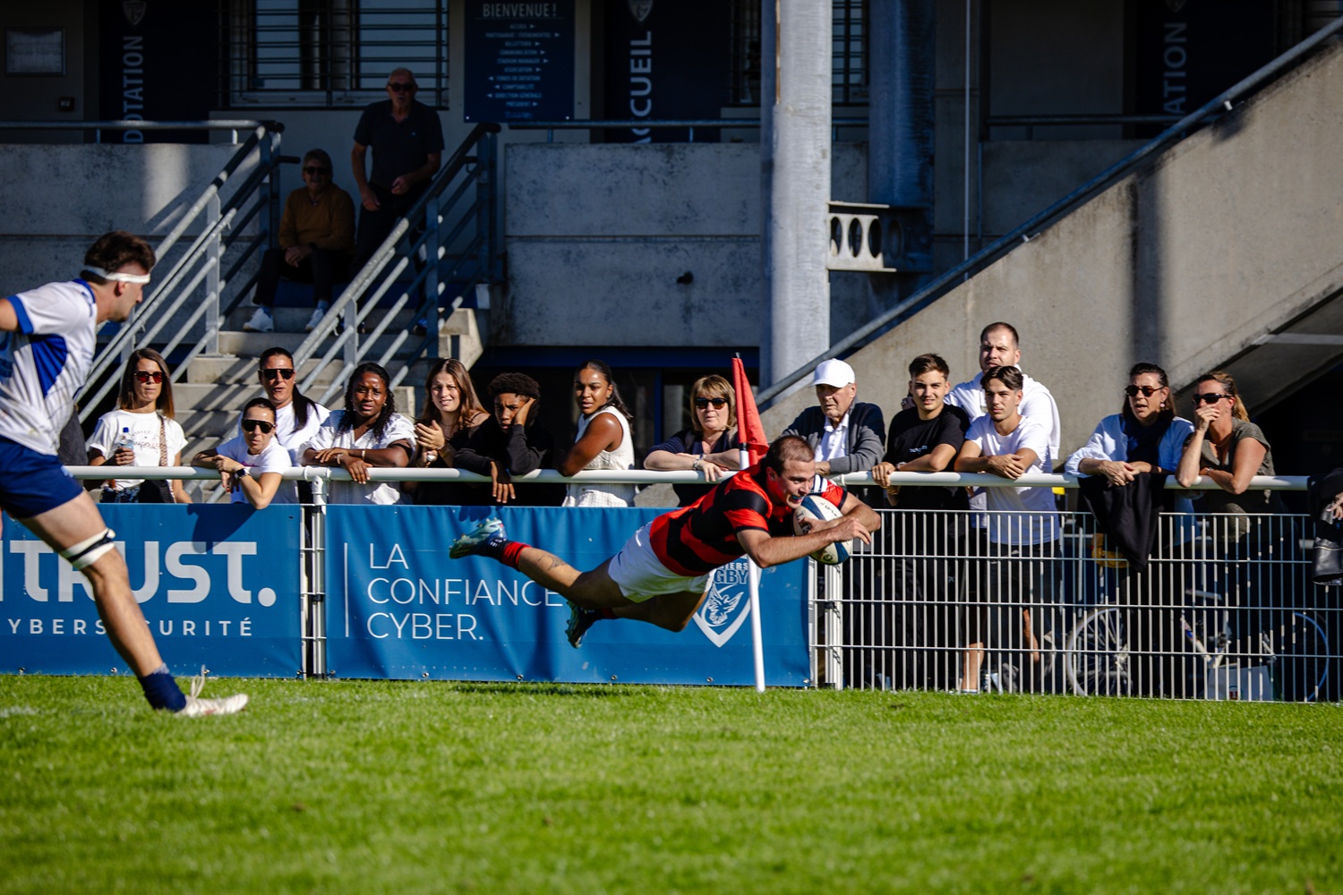 Joueurs espoirs en action lors du match Colomiers - Stade Toulousain