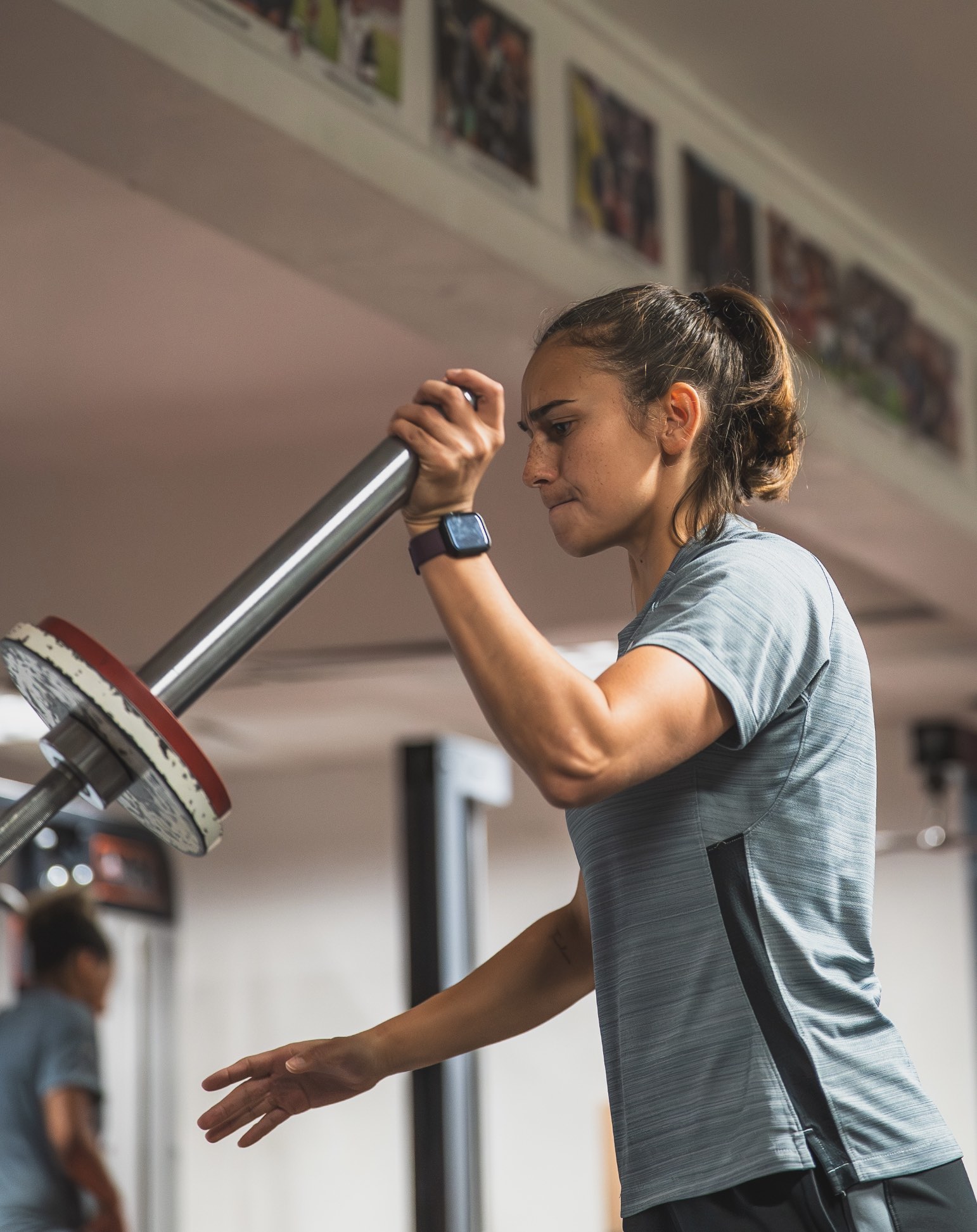 Lina Queyroi à une séance de muscu 25/26