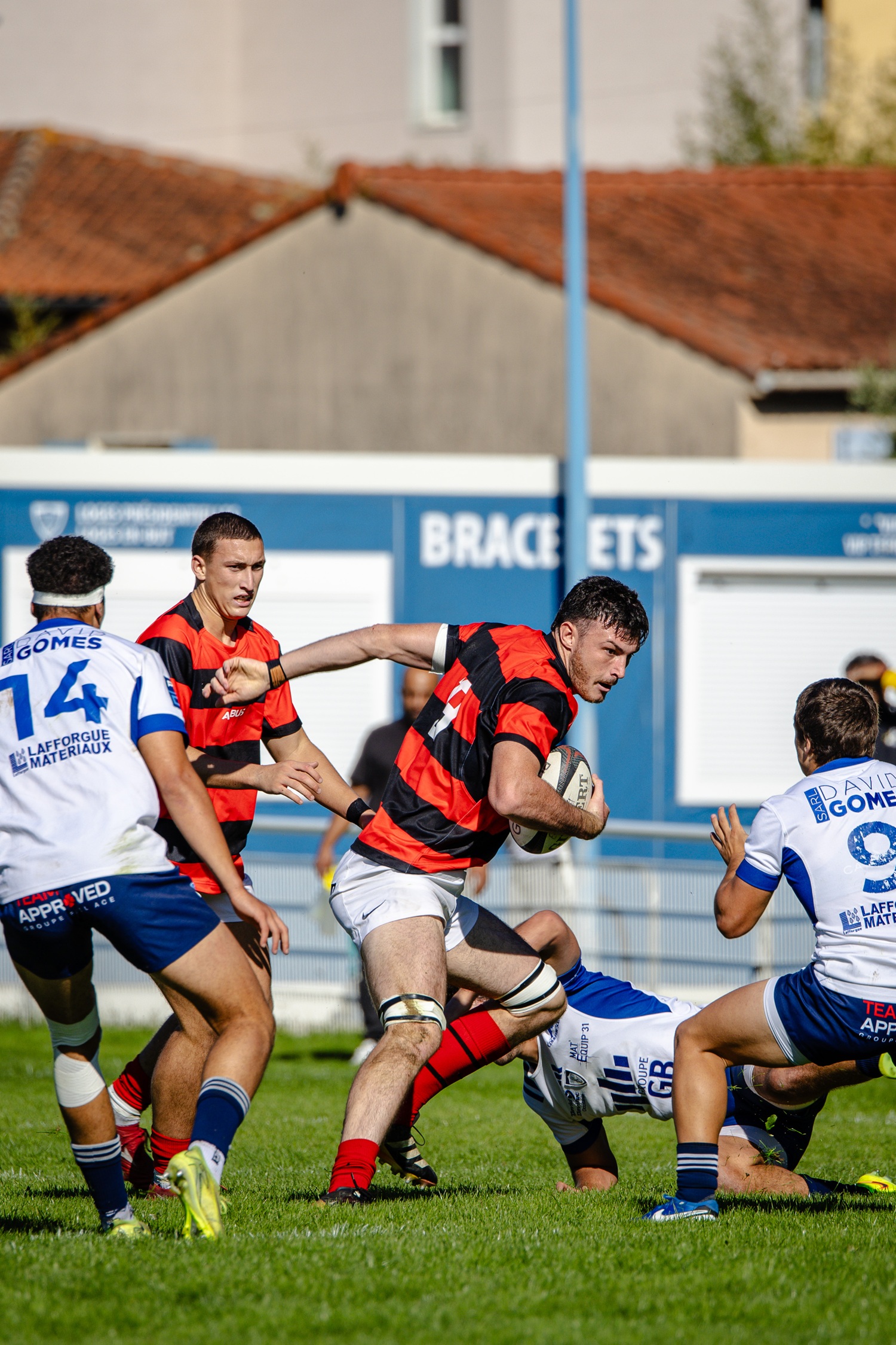 Joueurs espoirs en action lors du match Colomiers - Stade Toulousain