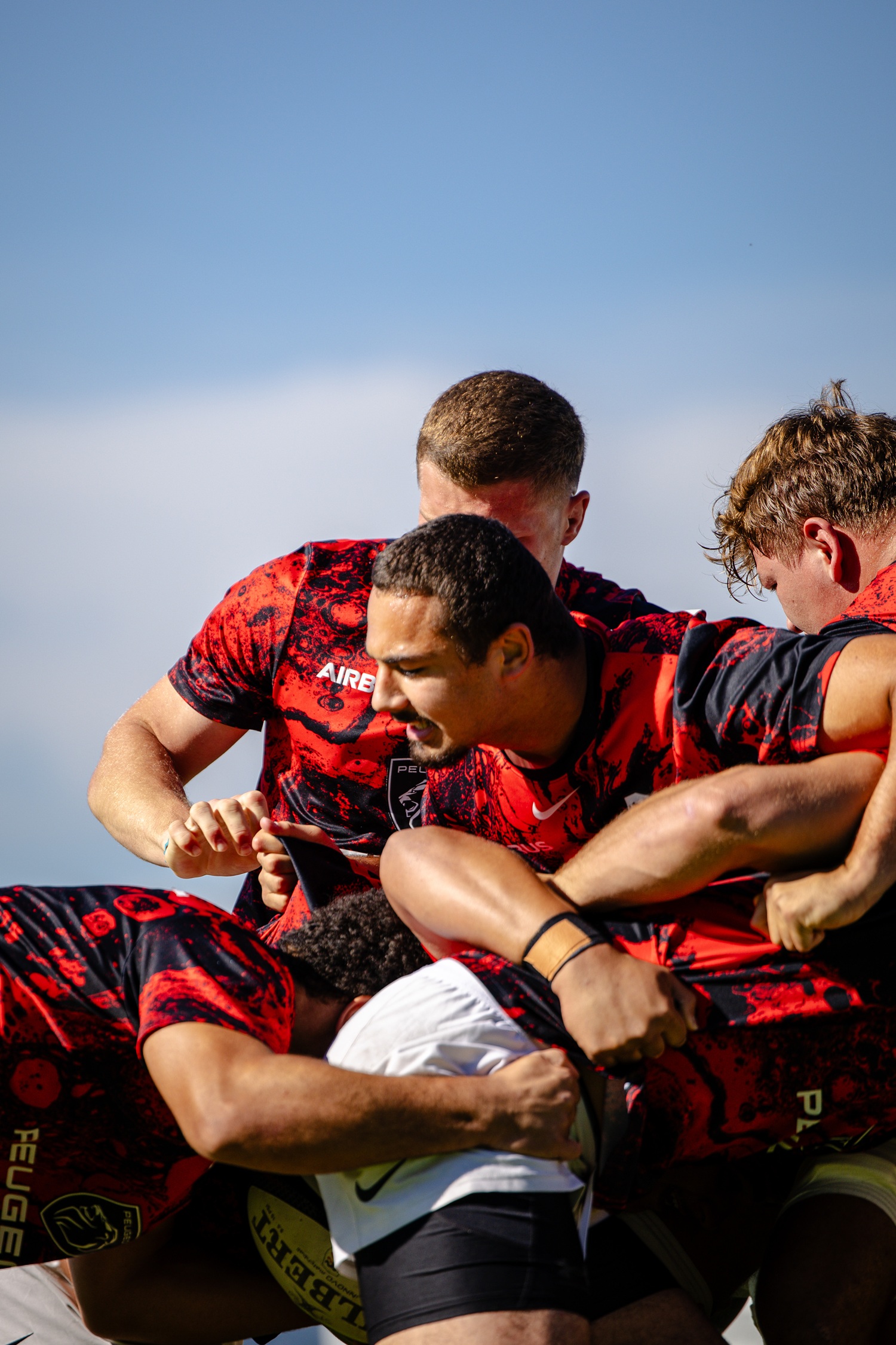 Joueurs espoirs en action lors du match Colomiers - Stade Toulousain