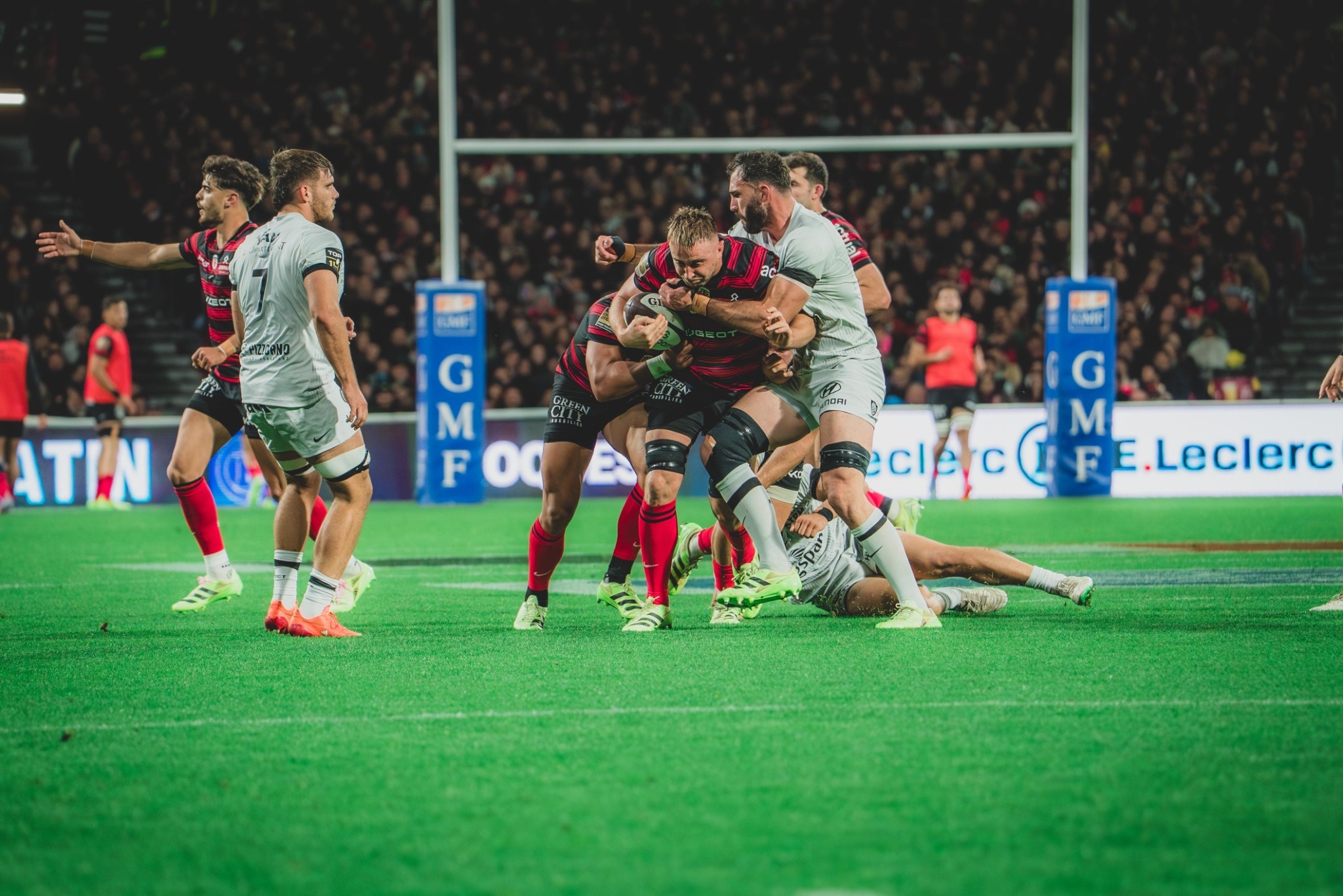 Anthony Jelonch avançant avec la balle