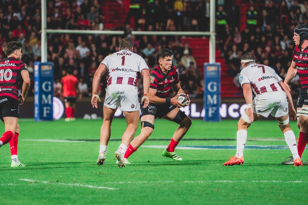 Efrain Elias action 25/26