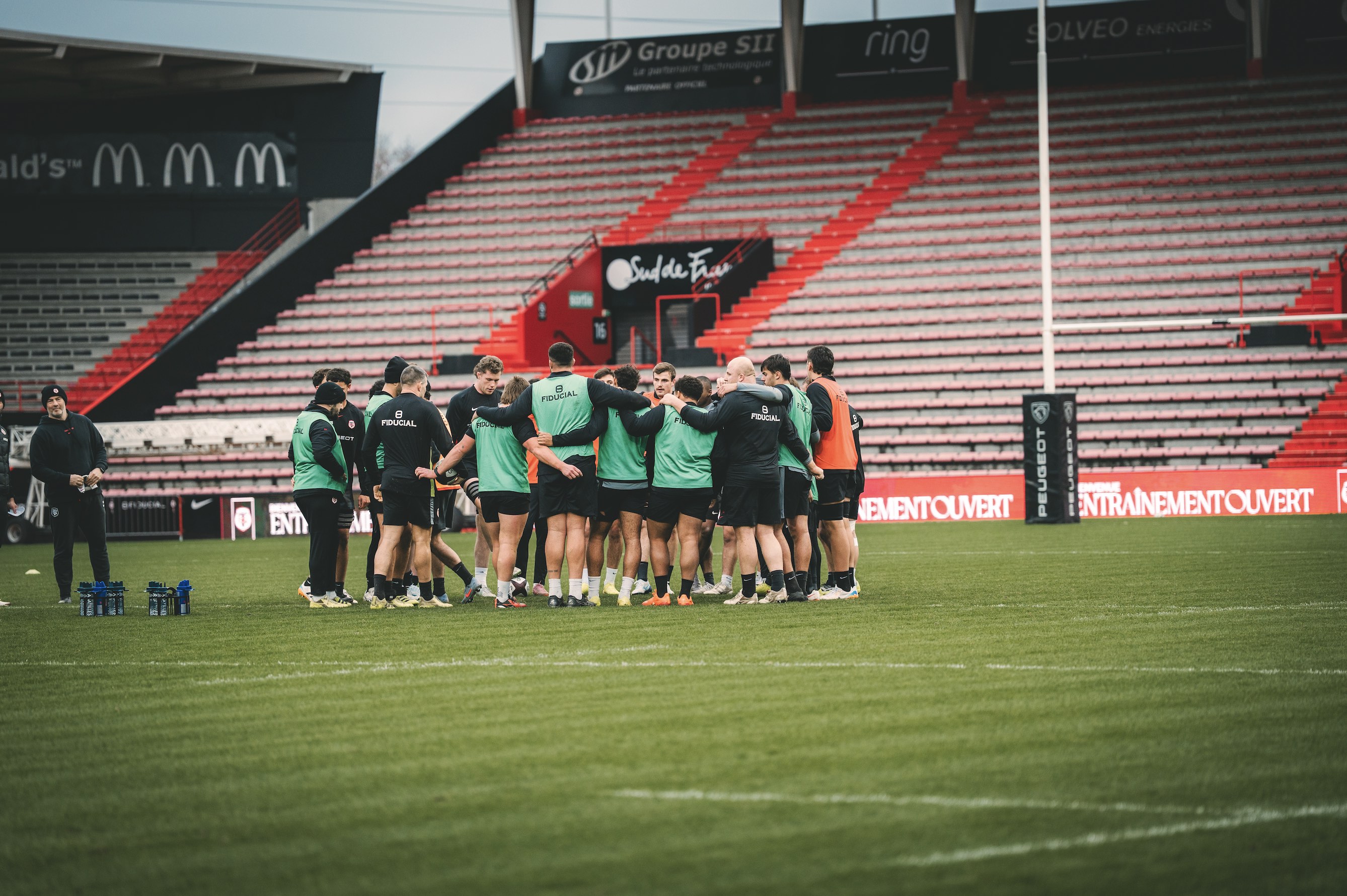 Joueurs en groupe lors d'un entraînement 25/26