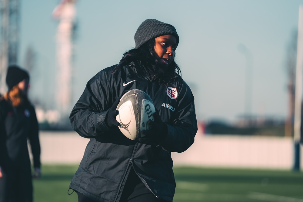 Ines Lawani joueuse du Stade Toulousain sur le terrain 