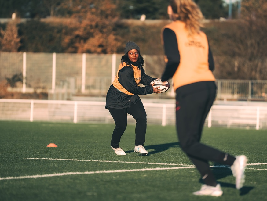 Ines Lawani joueuse du Stade Toulousain sur le terrain 