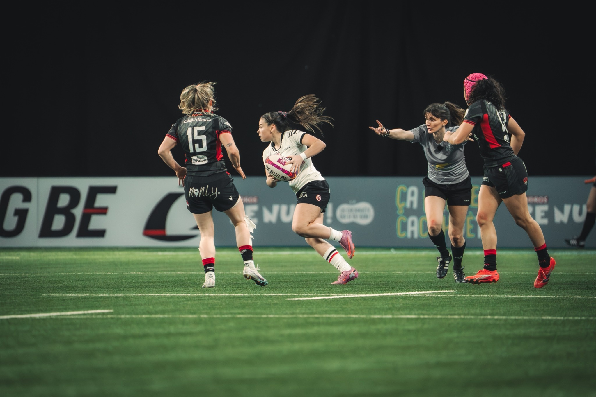 Lylou Pédussaud balle en main