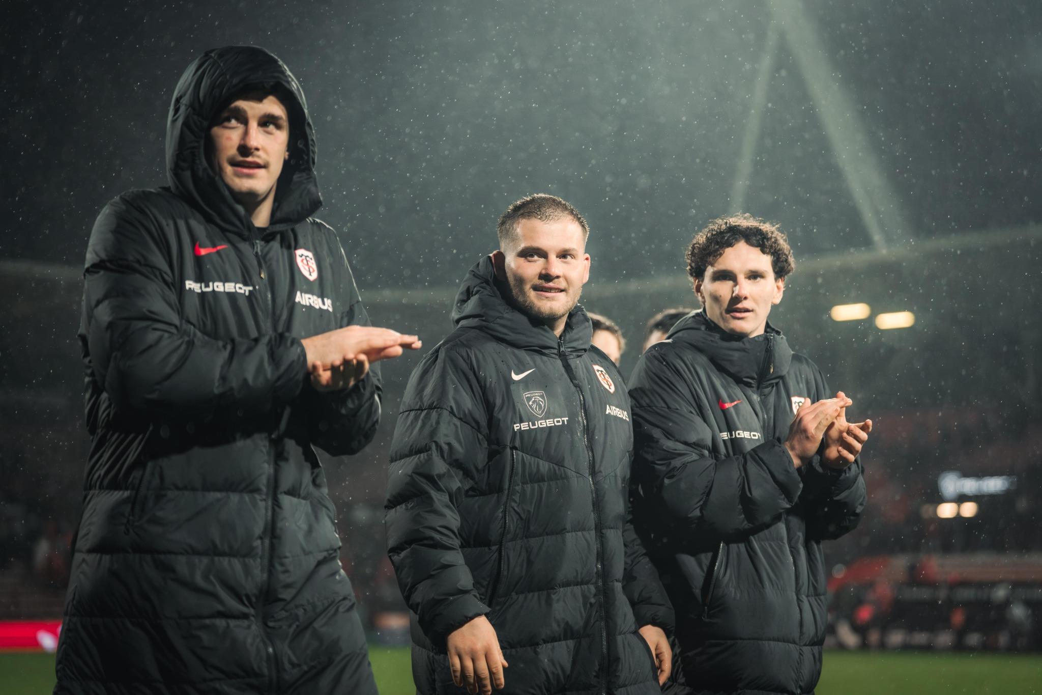 Paul Mallez, Léo Banos et Valentin Delpy pendant le tour d'honneur