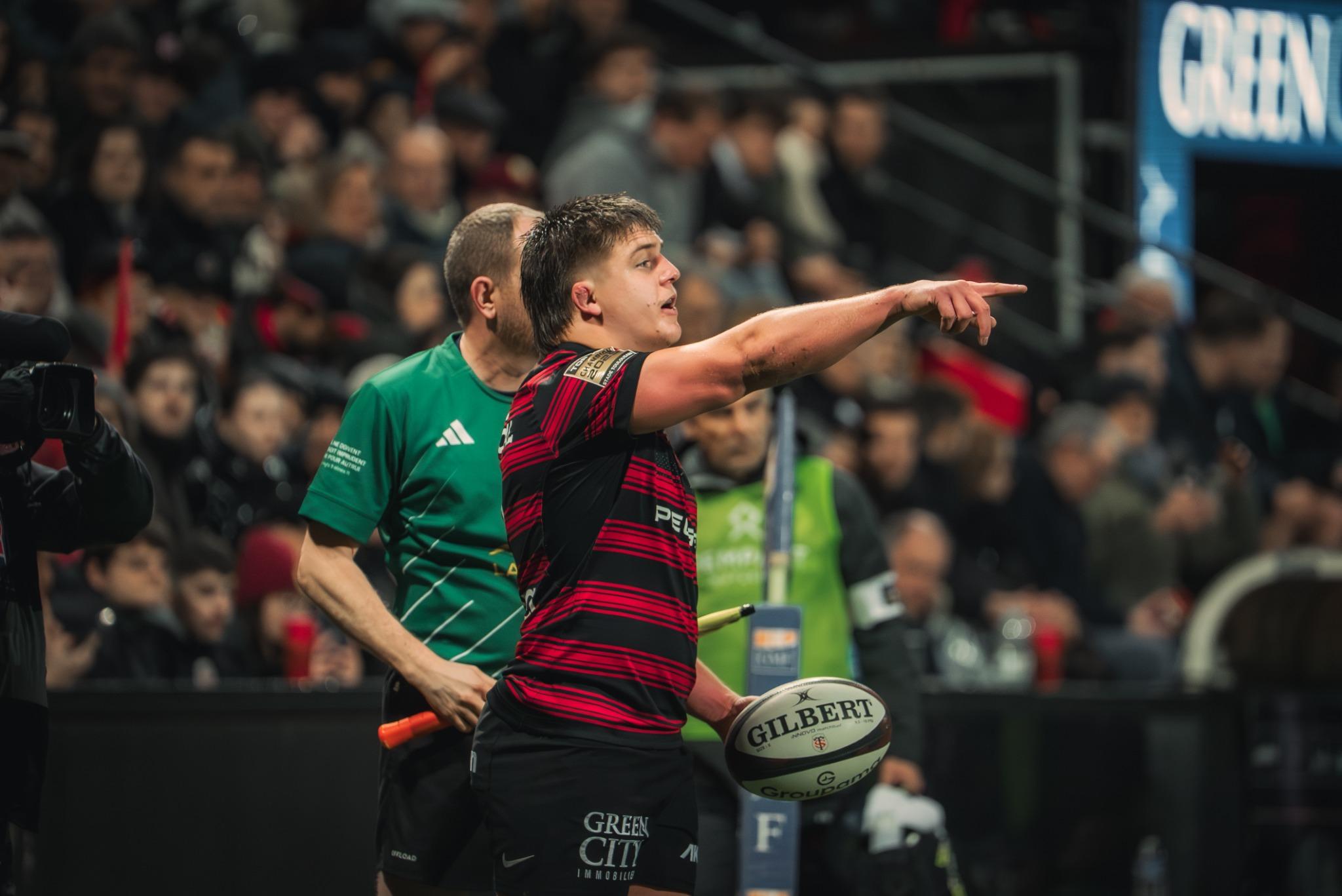 Thomas Lacombre s'apprête à lancer en touche